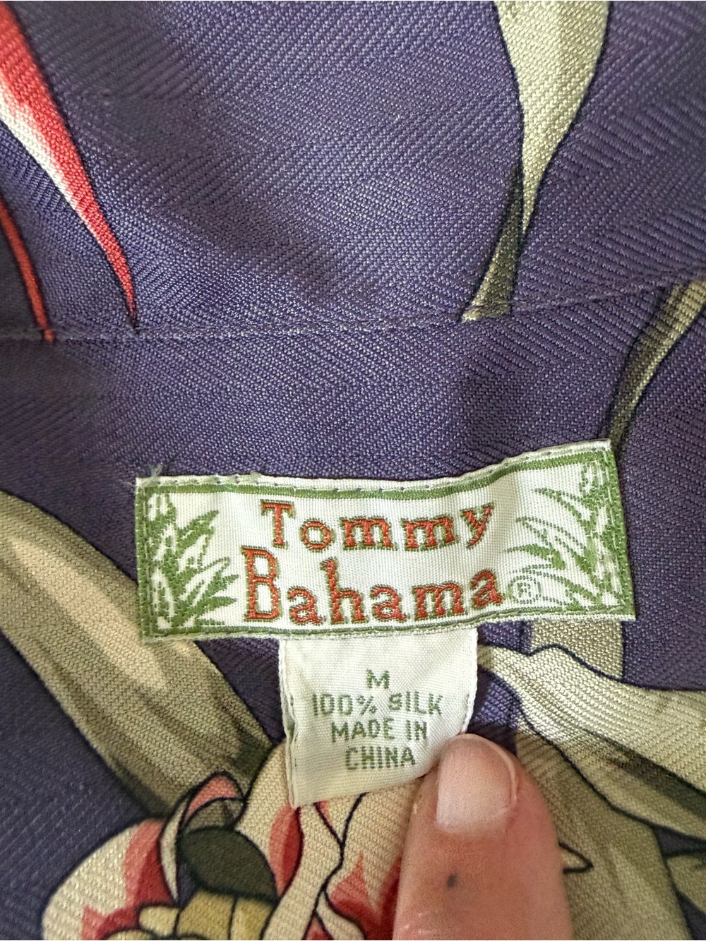 Vintage Tommy Bahama Women’s Washable 100% Silk Button Down Shirt, Size M - Picture 10 of 10